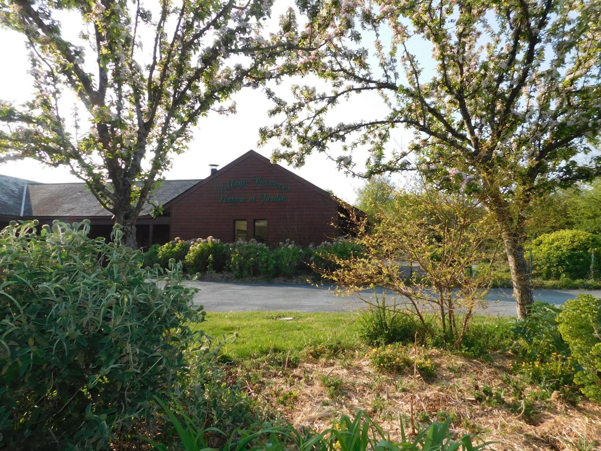 Village De Gites Nature Et Jardin Bouere Exterior photo